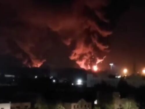 Aerei distrutti e incendi: il maxi blitz dei droni ucraini contro l'aeroporto russo di Pskov