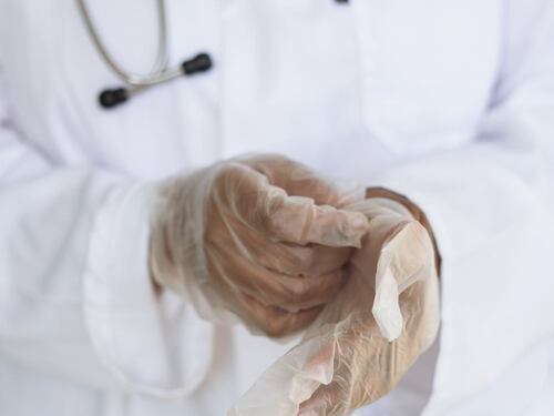 "Gli avrei tagliato la mano". Parlano le vittime del medico orco