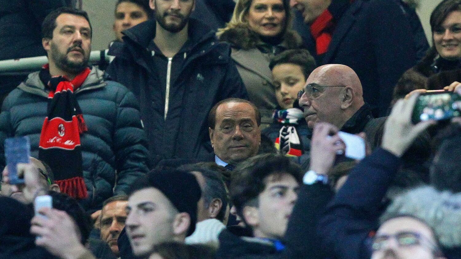 Milan cinese, rinvio sul closing, Berlusconi: "Problemi burocratici"