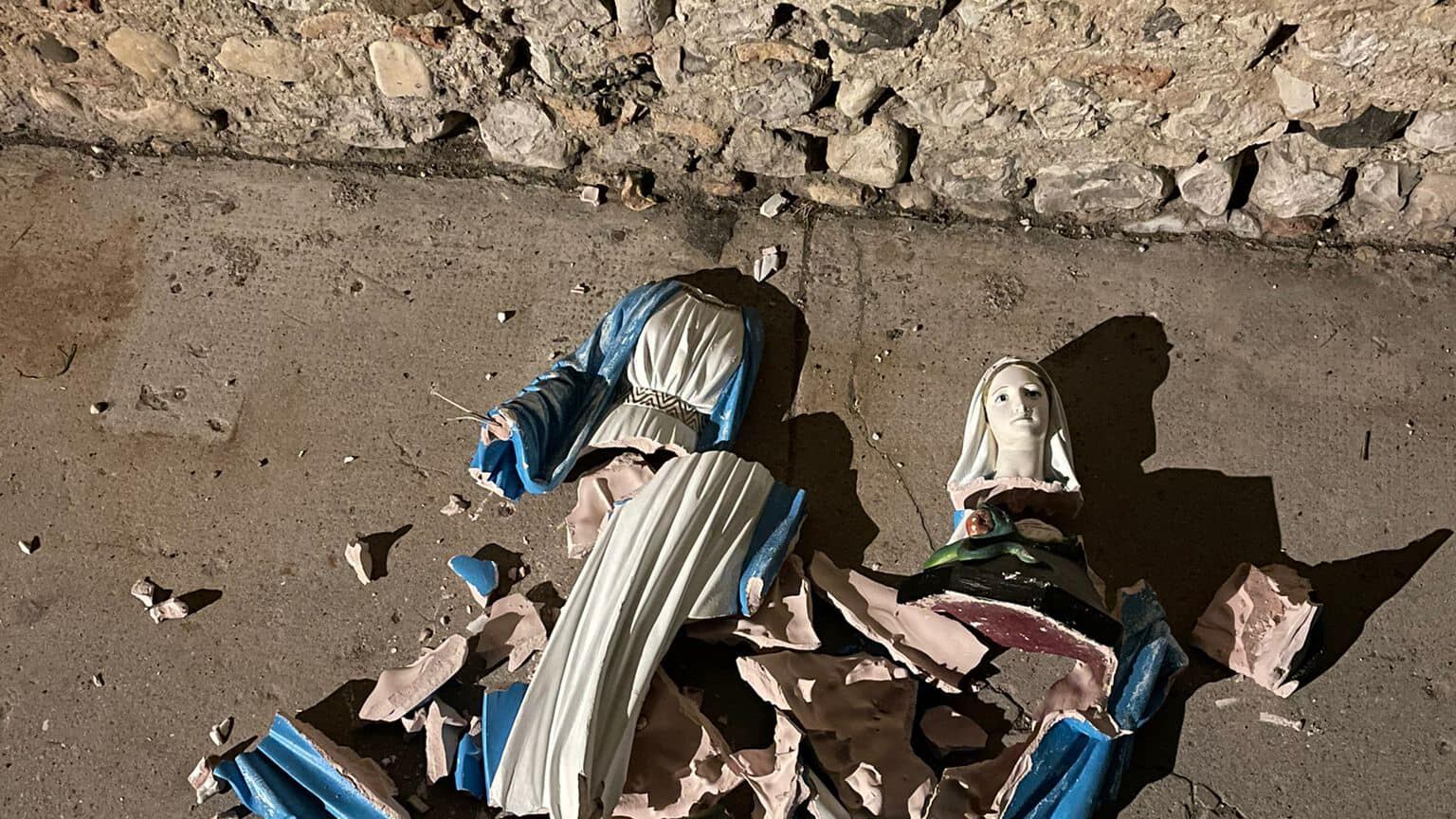 Pordenone, vandali distruggono le statuette della Madonna. Il sindaco: "Inaccettabile"