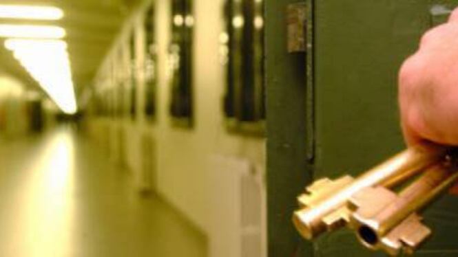 Detenuto aggredisce un agente nel carcere di Lecce