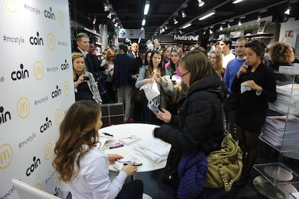Carlotta Ferlito presenta la sua collezione firmata Mc Donald's 3
