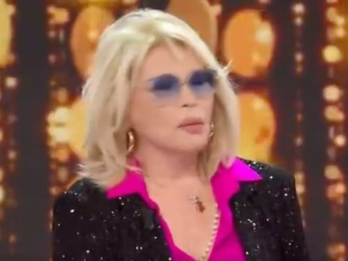 "Banale, penoso". Amanda Lear asfalta la star "italiana" dell'Eurovision