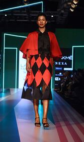 LakmÈ Fashion Week: le foto dalla kermesse indiana 2