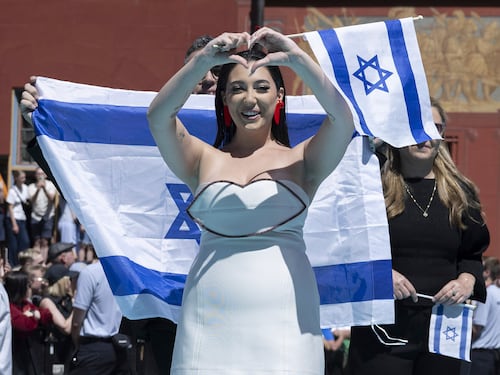 Chi è Yuval Raphael, la cantante israeliana che si salvò fingendosi morta