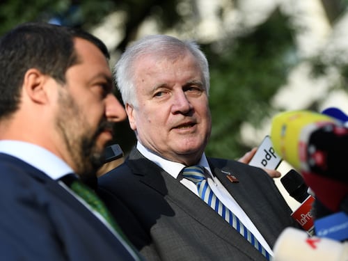 Seehofer punge Salvini: "Che senso ha far aspettare le navi?"