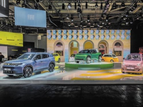 Fiat torna a fare sognare. La sfida parte da Parigi