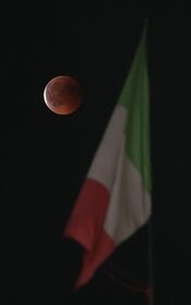 La Luna rossa più lunga del secolo 11
