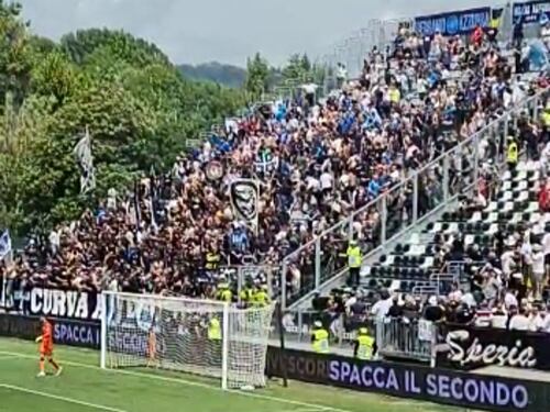 Scontri tra tifosi e invasione di campo in Spezia-Napoli: ecco cosa è successo