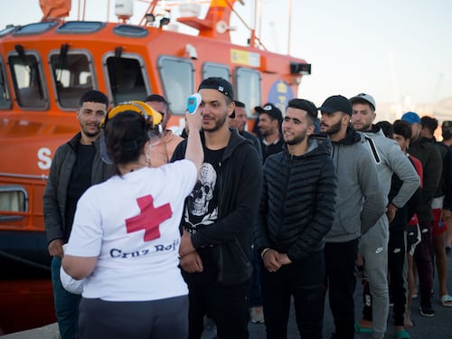 Migranti nel Covid hotel. Già spesi 200mila euro