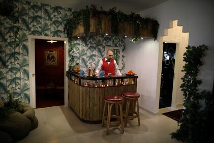 Banksy apre albergo a Betlemme 2