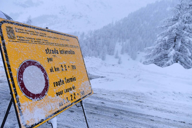 Maltempo, strade interrotte a Cervinia 12