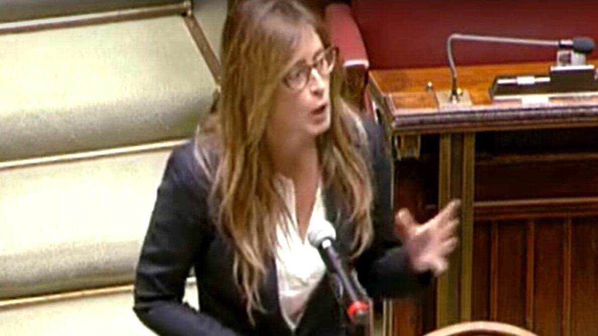La Meloni critica le lacrime della Bellanova. E la Boschi: "Così la deride"