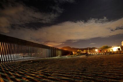 Il muro tra gli Stati Uniti e il Messico 16