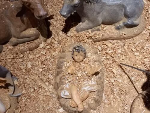 Presepe vandalizzato a Lugo, il parroco: "Lasceremo Gesù Bambino mutilato"