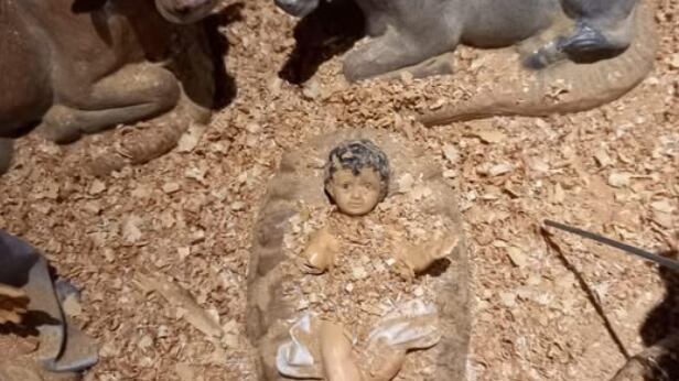 Presepe vandalizzato a Lugo, il parroco: "Lasceremo Gesù Bambino mutilato"