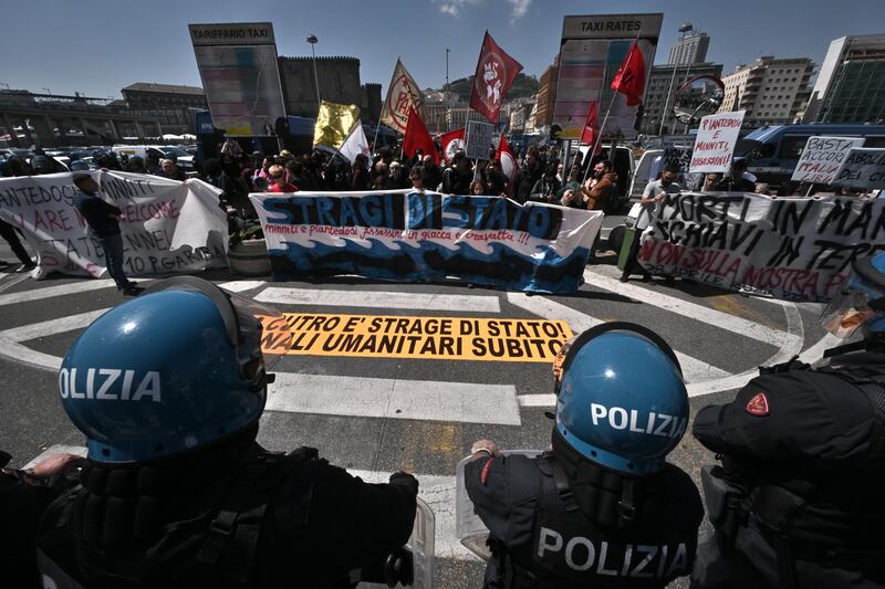Manifestazione degli antagonisti a Napoli