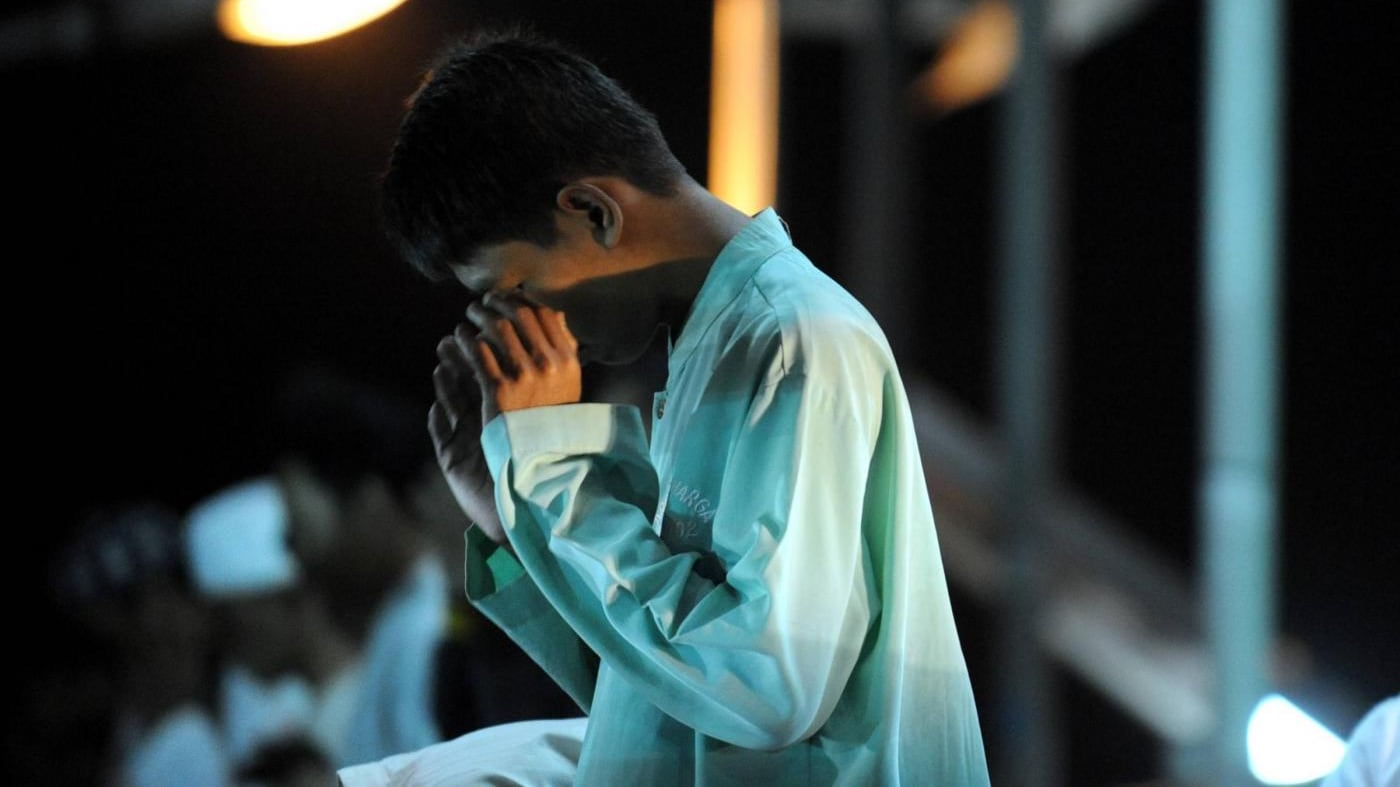 "Mette in dubbio Allah". Padre musulmano esilia il figlio