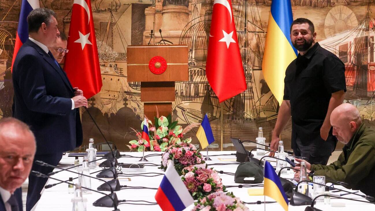 Kiev e Mosca vicini alla pace nel 2022: i documenti svelano perché fallì la trattativa