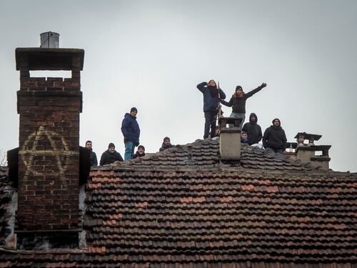 Torino, minaccia degli anarchici: “Il 30 marzo bloccheremo la città”
