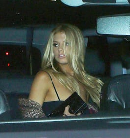 Charlotte McKinney sexy in top nero 4