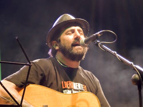 "Ogni concerto è un rischio". La decisione di Omar Pedrini: ecco perché dà l'addio al palco