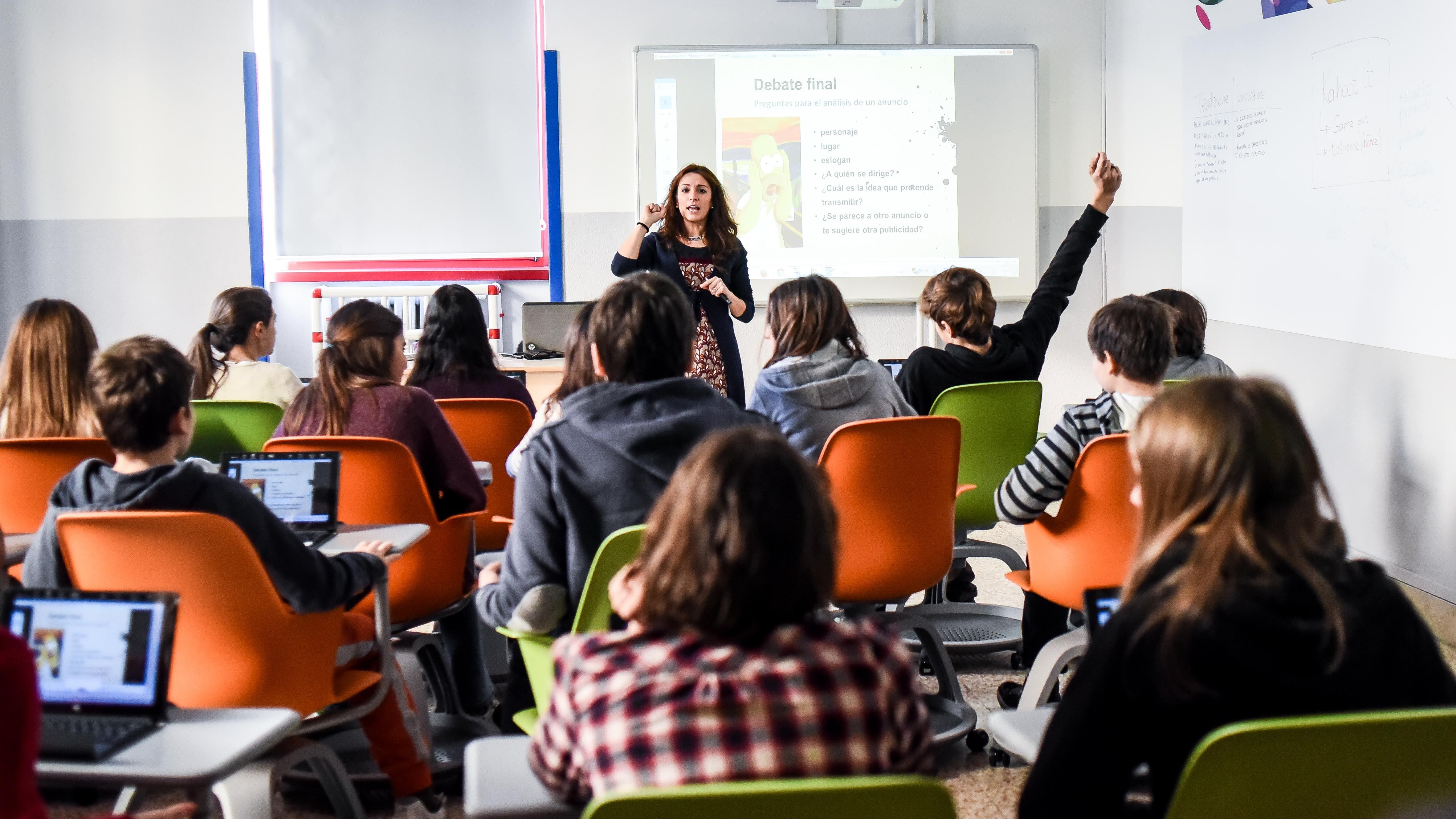 Polonia, il governo abolisce la scuola media: gli insegnanti contro i licenziamenti