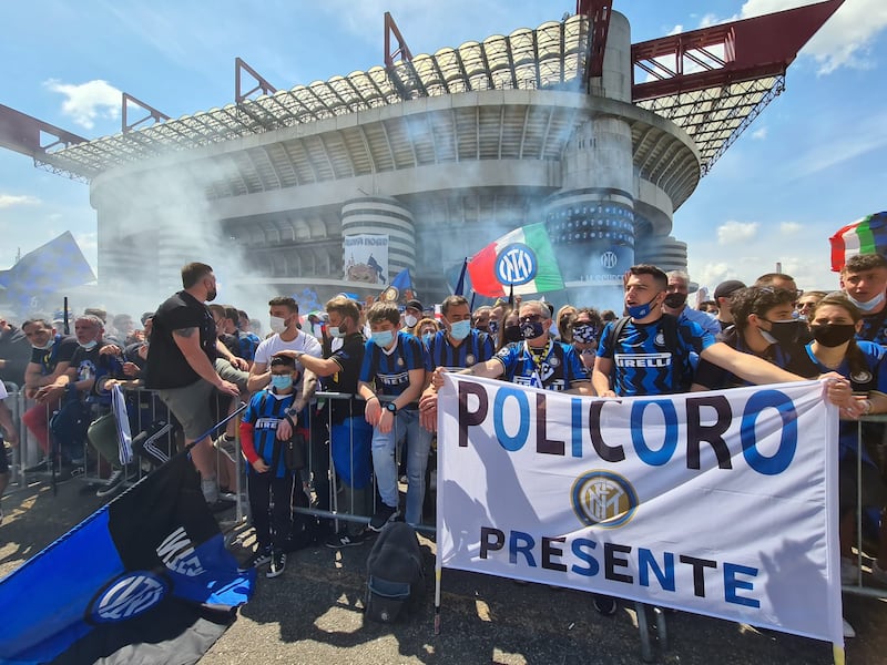 Inter, è festa grande fuori e dentro al Meazza per lo scudetto numero 19 11