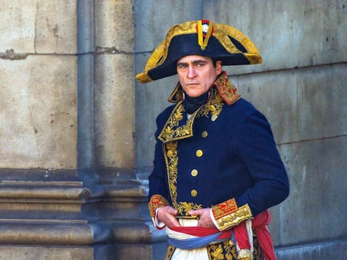"Ha sputato sui francesi...". Bufera senza fine sul Napoleone di Ridley Scott