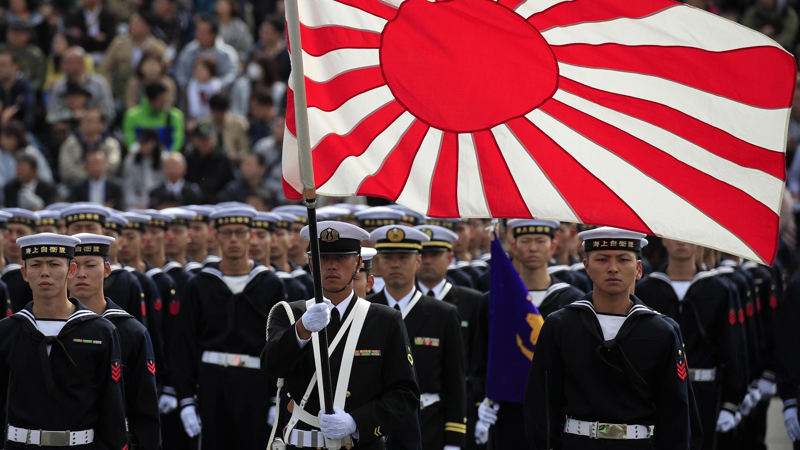 "Via il divieto sui tatuaggi": la mossa di Tokyo per "salvare" l'esercito