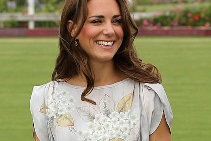 Kate Middleton ed Elisabetta II, stili a confronto 6