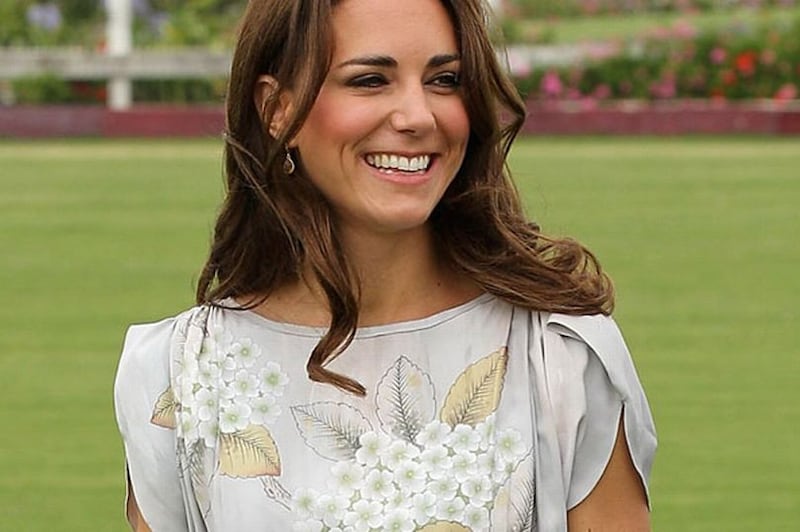 Kate Middleton ed Elisabetta II, stili a confronto 6