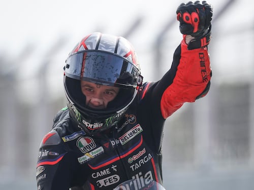 MotoGP, Bezzecchi domina a Portimao e blinda il bronzo iridato. Delude Bagnaia