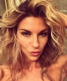 Martina Colombari, risveglio senza trucco sui social  6