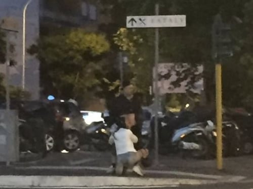 Roma, sesso orale in mezzo alla strada e davanti a tutti