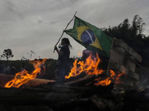 Bolsonaro si fa da parte. Ammette la sconfitta e "libera" le autostrade