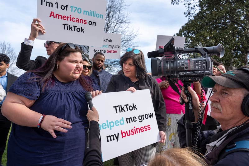 Le proteste dei tiktoker fuori dal Congresso Usa 6