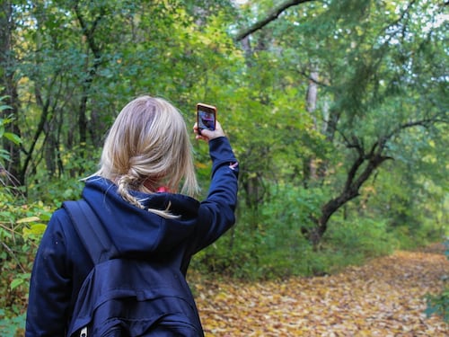 Pompei, turista ucraina rischia la vita per un selfie estremo sul Campanile