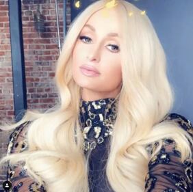 Paris Hilton sexy con Kim Kardashian per il compleanno 7