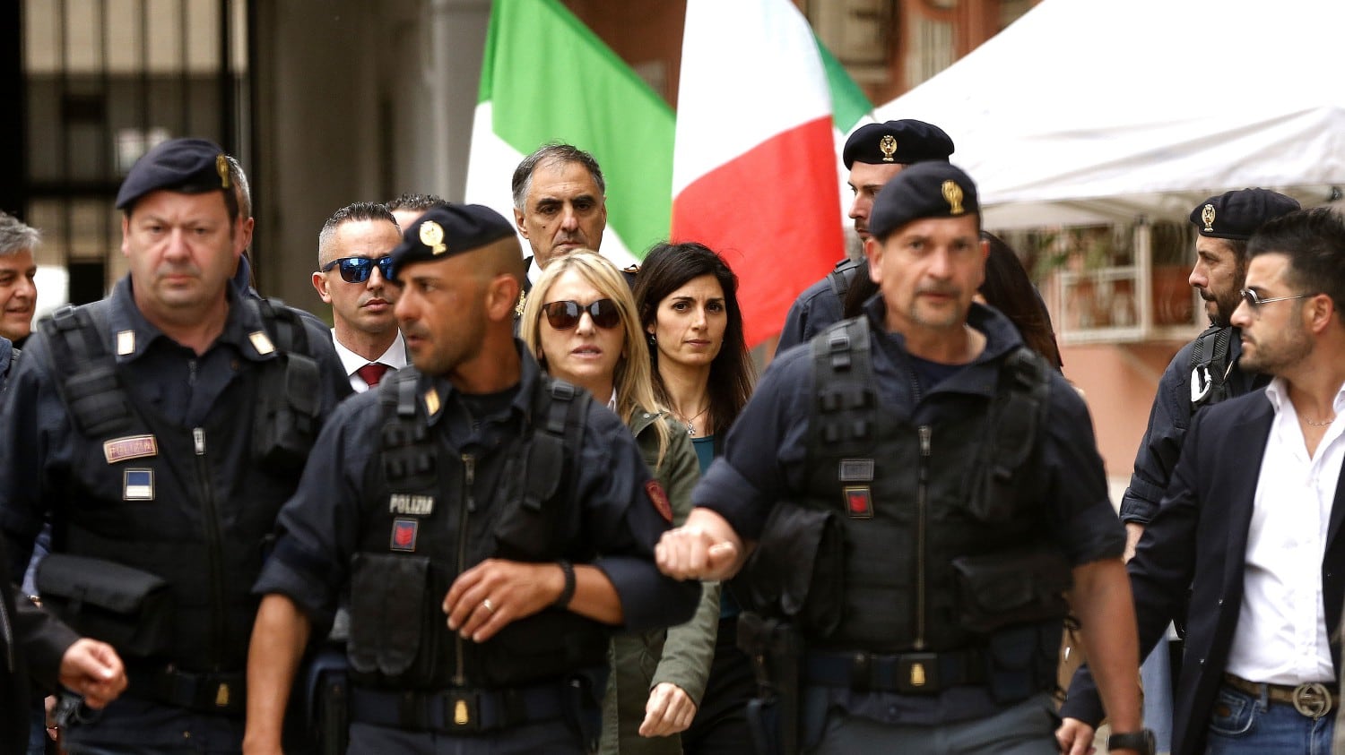 Il leader M5s sta coi rom "Sono stati minacciati Massima solidarietà"