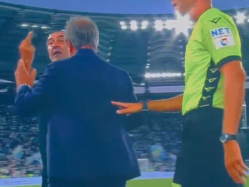 La lite, il dito medio, Sarri scatenato: cos'è successo in panchina