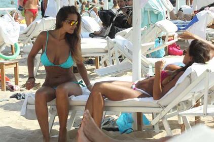 Cristina Buccino, microslip in spiaggia 6