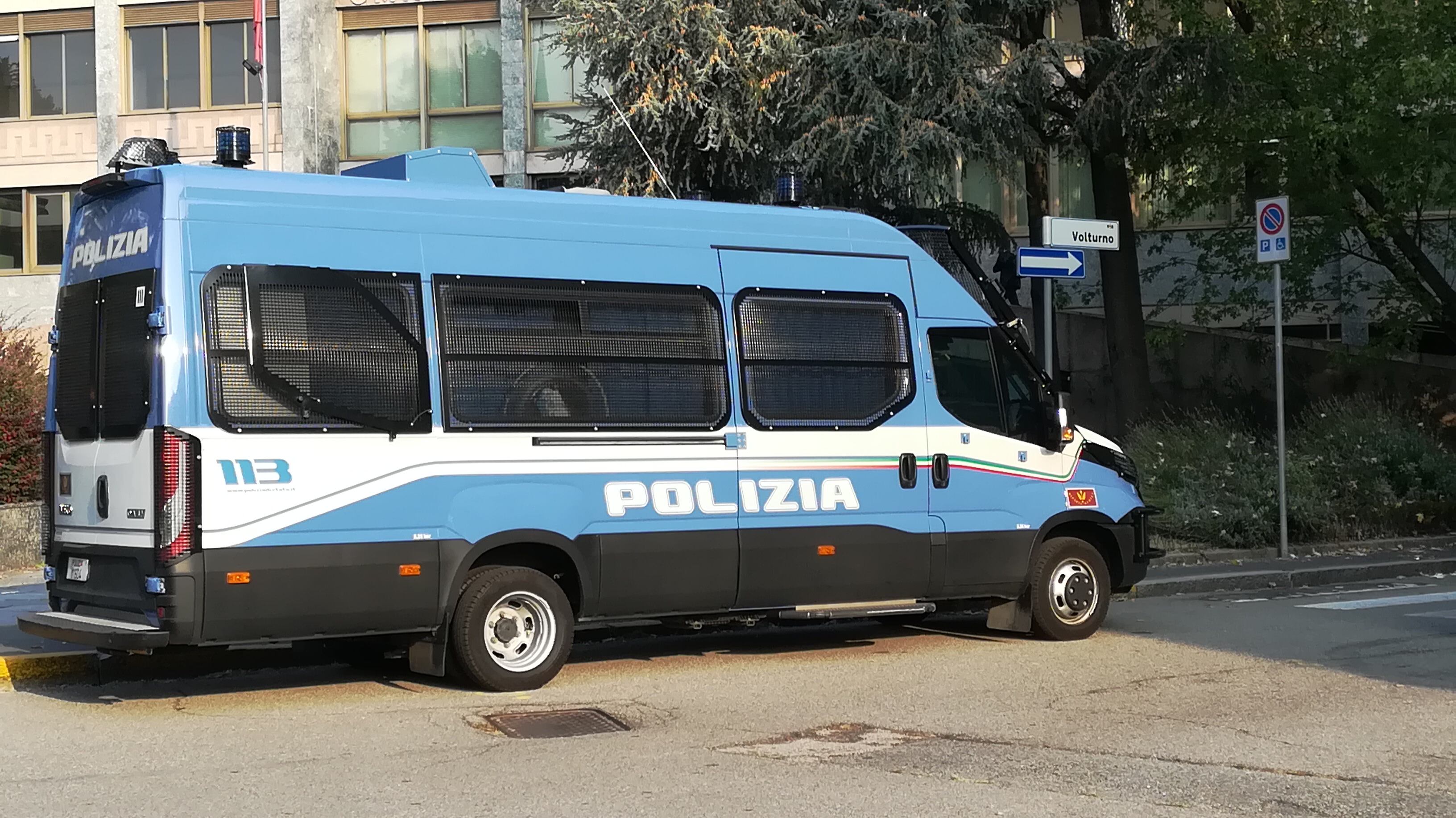Novara, polizia dà regole per garantire il decoro. E la sinistra pesta i piedi