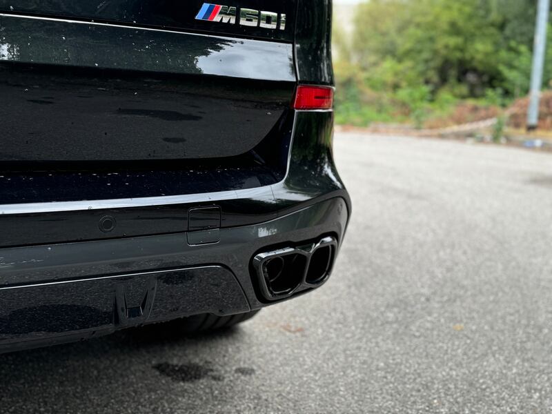 BMW X5 M60i: guarda la gallery del super SUV tedesco da 530 CV 8