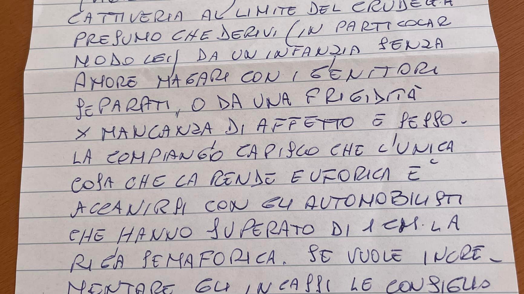 "Siete di una cattiveria inaudita". L'ira dell'automobilista multato per pochi centimetri