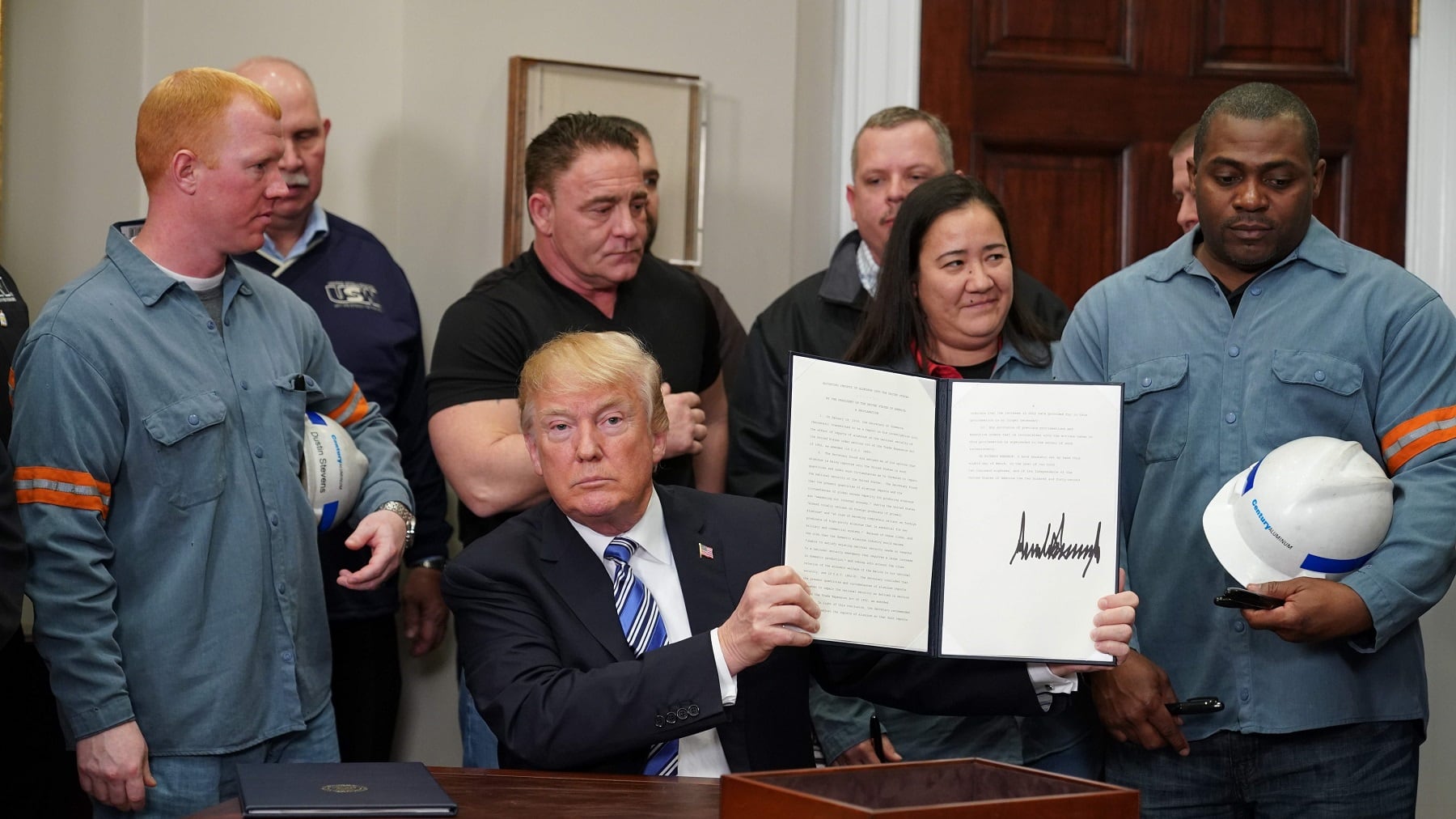 Da Trump altri dazi su prodotti cinesi. Pechino: "Faremo stesso"