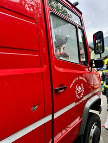 San Candido, l'omicida spara verso i pompieri: le immagini dei colpi sulla vettura 3