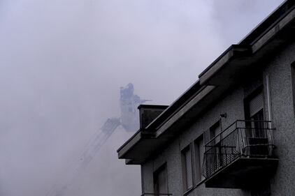 Cologno monzese, maxi-rogo in una cartiera 3
