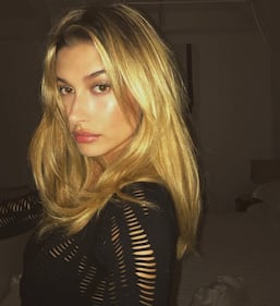 Hailey Baldwin, Bella Hadid e Emili Ratajkowski hot: la foto di gruppo 10
