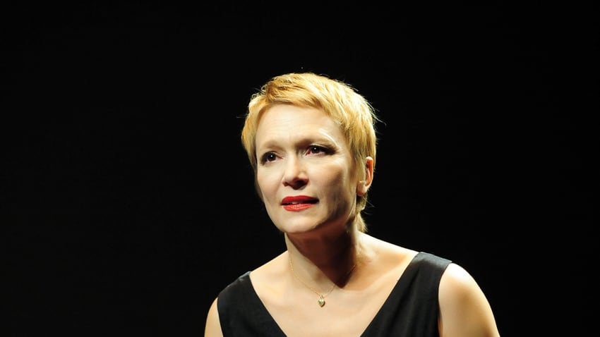 Trionfa "Trovarsi" di Pirandello all'Eliseo con Mascia Musy